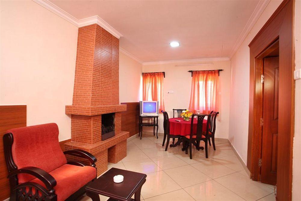 Hotel Lakeview Ooty Kültér fotó